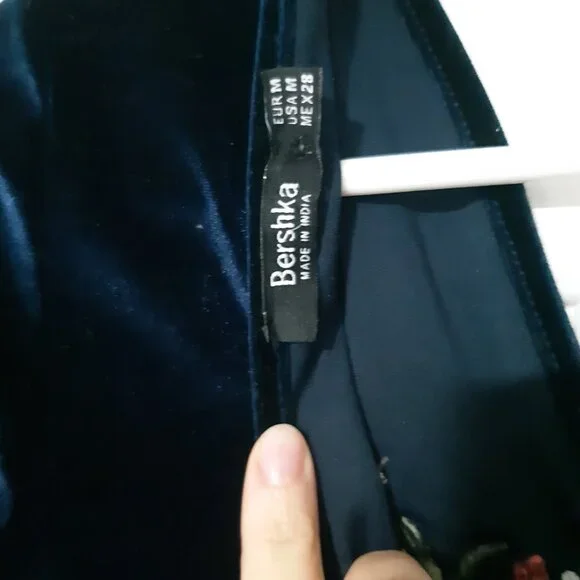 Velvet Backless - Picture 2 of 4